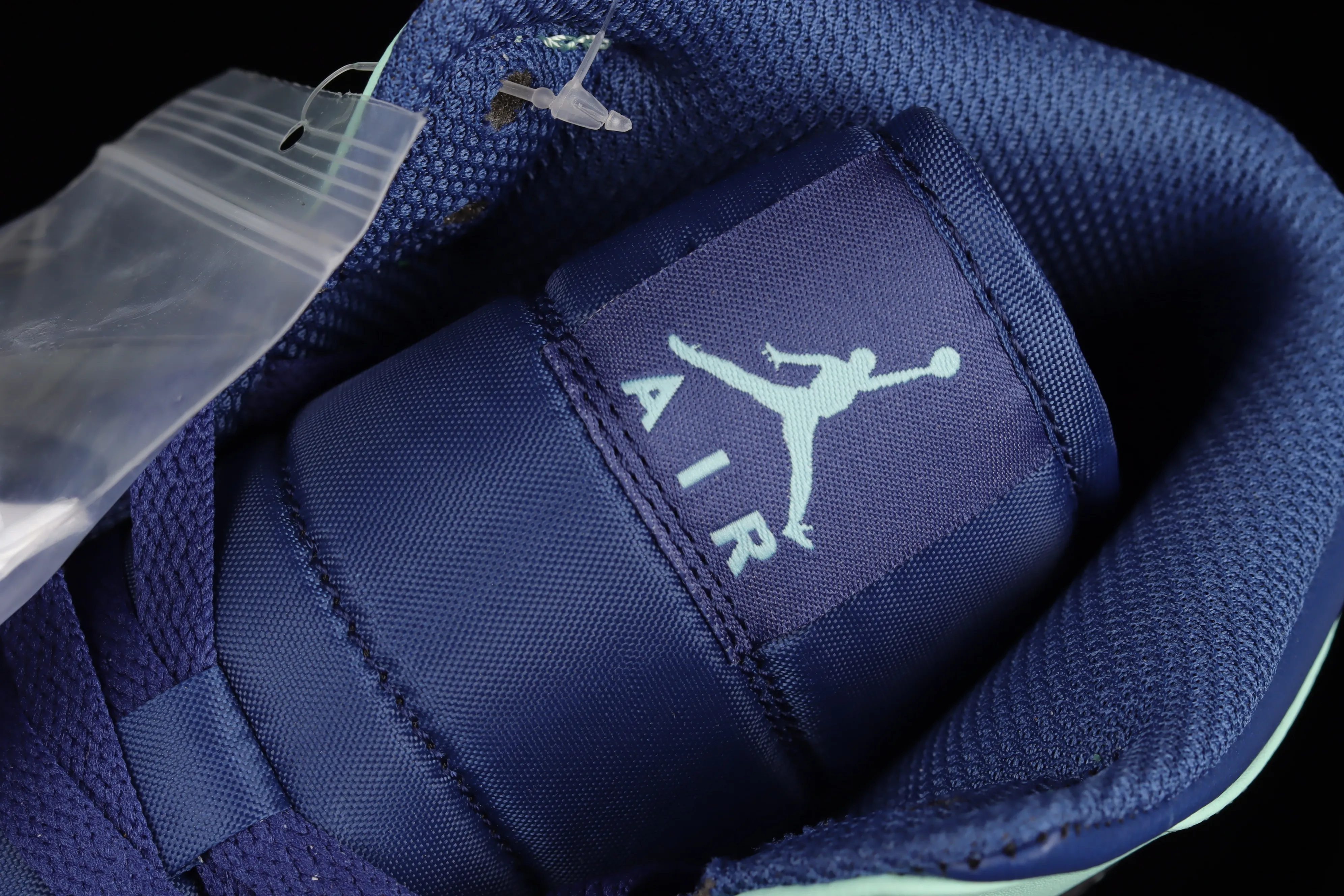 All categories Air Jordan Jordan series basketball shoes Air Jordan 1 Mid Air Jordan AJ1 Mid AJ1 Joe 1 blue white green mid-top basketball shoes 554724-413
